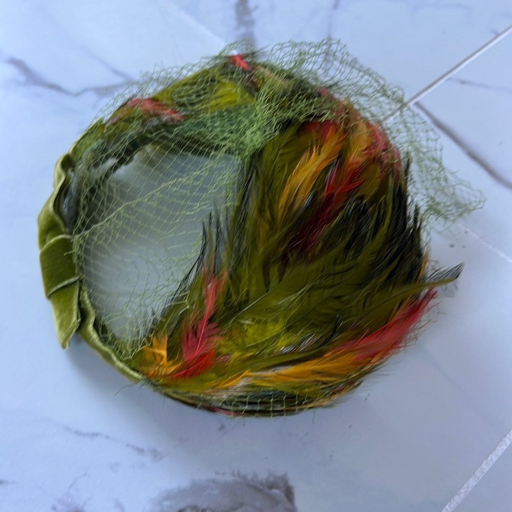 GORGEOUS Vintage 1940's Green Brushed Velvet Feathers Hat Original
